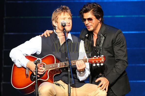 SRKCHENNAIFC's tweet photo. Shah Rukh Khan (@iamsrk) performing at the #IPL opening gala in #AbuDhabi - 17
#IPLGalaDinner #IPLGalaNight @KKRiders http://t.co/CFQGgSQ1f2