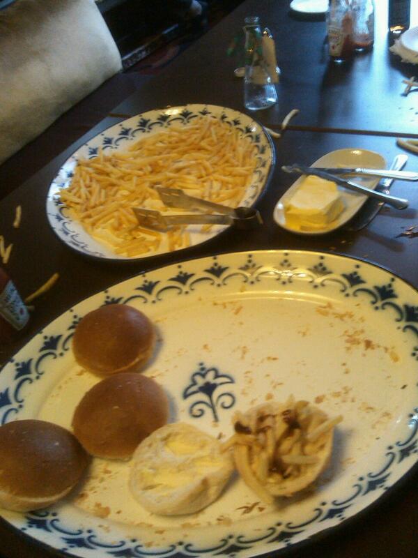 matthewpskelton's tweet image. Genius pre-meetup food at @leedsDevops - make your own chip butty :) #leedsdevops