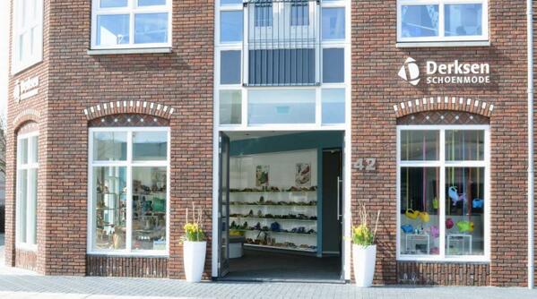 Popkoor_Repeat's tweet photo. Kaartjes voor ons concert (14 + 15 juni) zijn nu ook te koop bij Derksen Schoenmode te Duiven (Pastoriestraat 42)! http://t.co/8CtJYIFGks