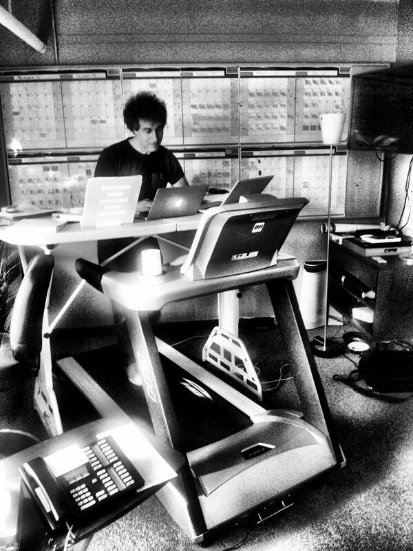 PiperPerabo's tweet photo. Doug Liman is the hardest working guy in showbiz #thisisnotstaged @CovertAffairs @Suits_USA @EdgeofTomorrow http://t.co/xtIjxInMAd