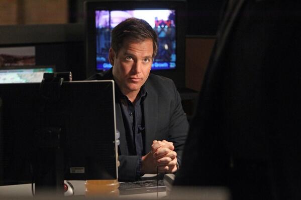 M_Weatherly's tweet photo. New #ncis tonight... Tony has a serious, concerned  face... http://t.co/Xd5NuBnRMe