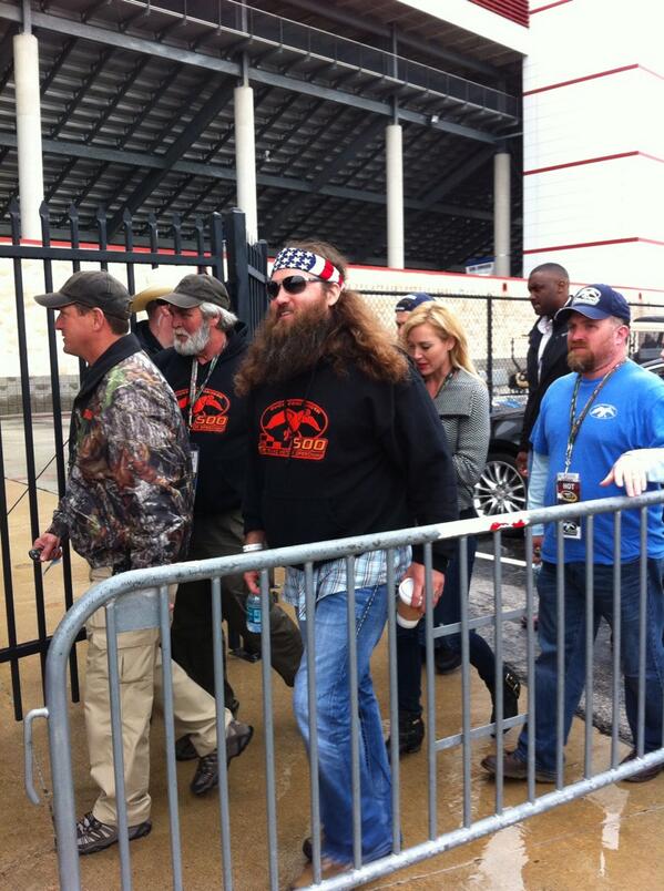 ris_solis's tweet photo. Late post but had so much fun @TheDuckComander500 @williebosshog @bosshogswife @sadierob http://t.co/tBQesHvBzt