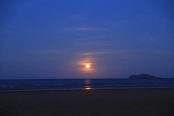 nobbyoncars's tweet image. #moon #Dublin #Eclipse2014