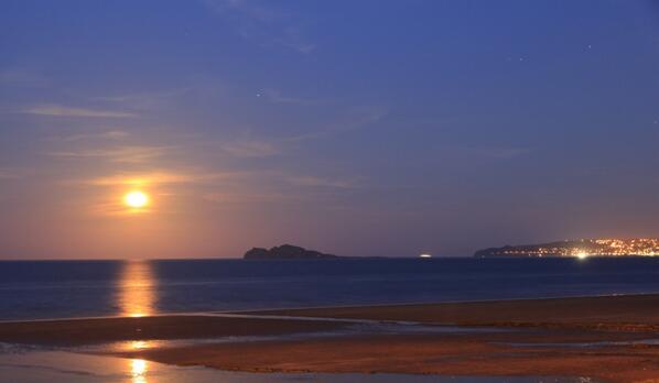 nobbyoncars's tweet image. #Eclipse2014 #LunarEclipse #Dublin