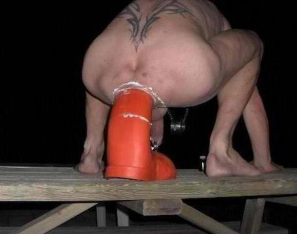 FistFactor's tweet image. wow what a nice huge dildo fuck yeah !!