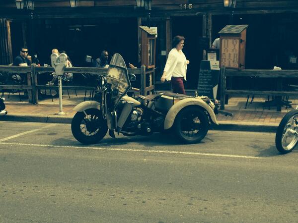 BenjaminPodsiad's tweet photo. WW II era army motorcycle in New Hope, PA on Sunday. http://t.co/VjdIKj0659