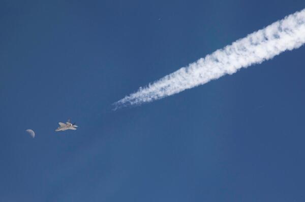 thef35's tweet image. The #F35 fleet surpasses 15,000 flying hours: bit.ly/1eFTfOJ