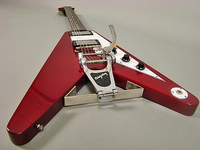 Gibson flying 2024 v tremolo