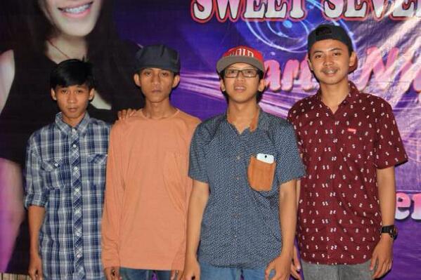 <a href="/PeaceOnSunday/">PeaceOnSunday</a>