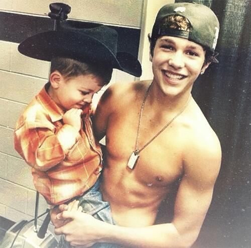 AustDall's tweet photo. Mein Kleiner Cowboy *~* http://t.co/bbIfzyt98Y
