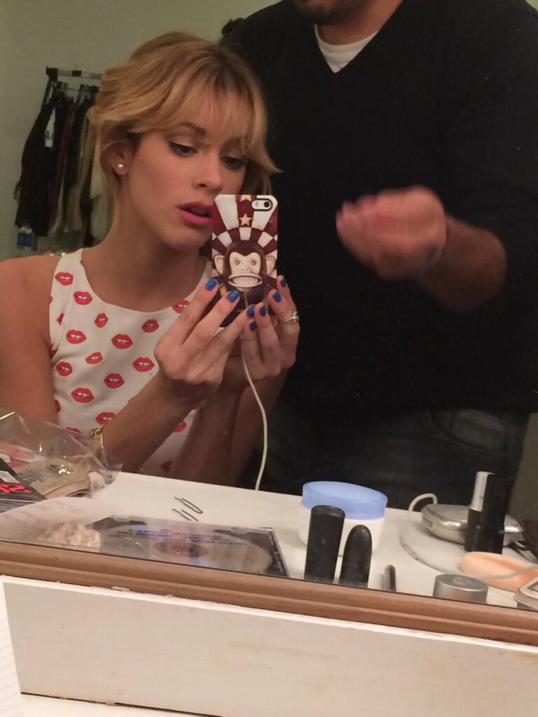 Fotos de Martina Stoessel - Página 24 BlTF8xjIYAAhR5m