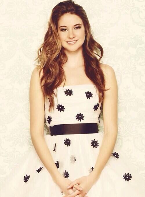 thefandomlyfe's tweet image. SHE IS SO GORGEOUS I WANT HER LIFE😍😍