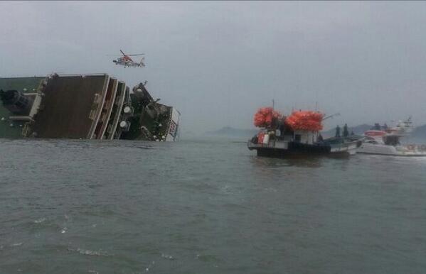 #Van 150 muertos confirmados#Un barco con 350 personas a bordo se está hundiendo en Corea del Sur BlTpadzCUAEAf8p