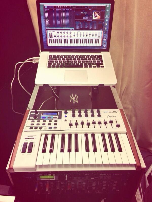 idir_dubinc's tweet image. Checking the new Arturia Keylab 25 ! Beau travail ! @ArturiaOfficial  #Analoglab #Arturia #Dubinc