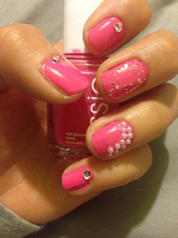 em_frazz's tweet image. #nails #pink #imabeast #prettyinpink #essie #modsquare