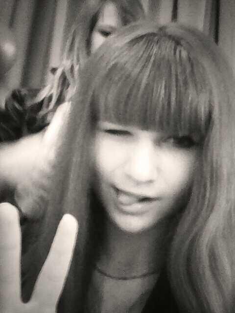 olyoly7's tweet photo. Мои личные парикмахиры ахаха http://t.co/DZazsoPzRr
