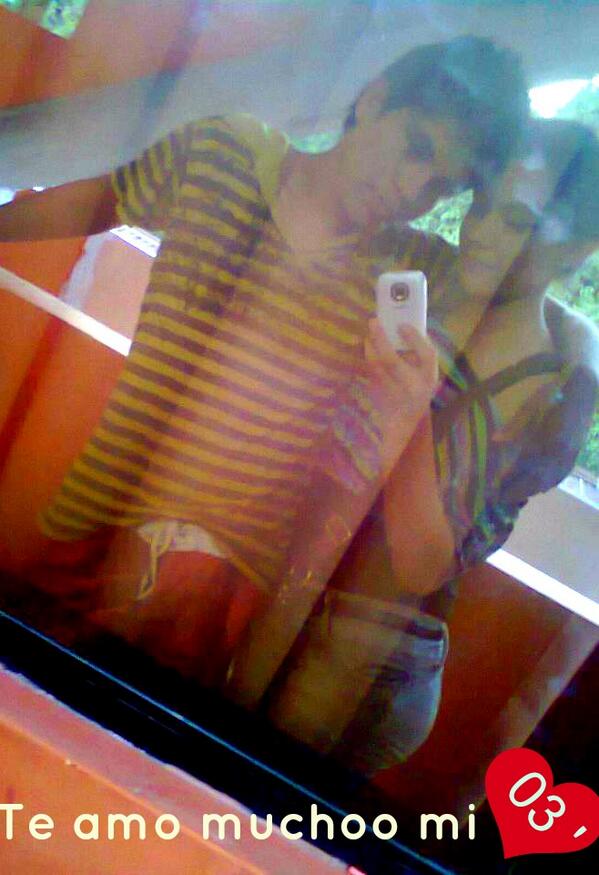 Karensiita95's tweet photo. #lanocheesmia #mandomifoto con mi amore <3 http://t.co/4TKI8yvbS9