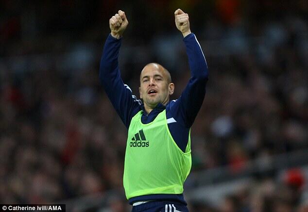 Happy Birthday to Joe Cole

When he mocked the Arsenal fans by lifting a imaginary trophy 