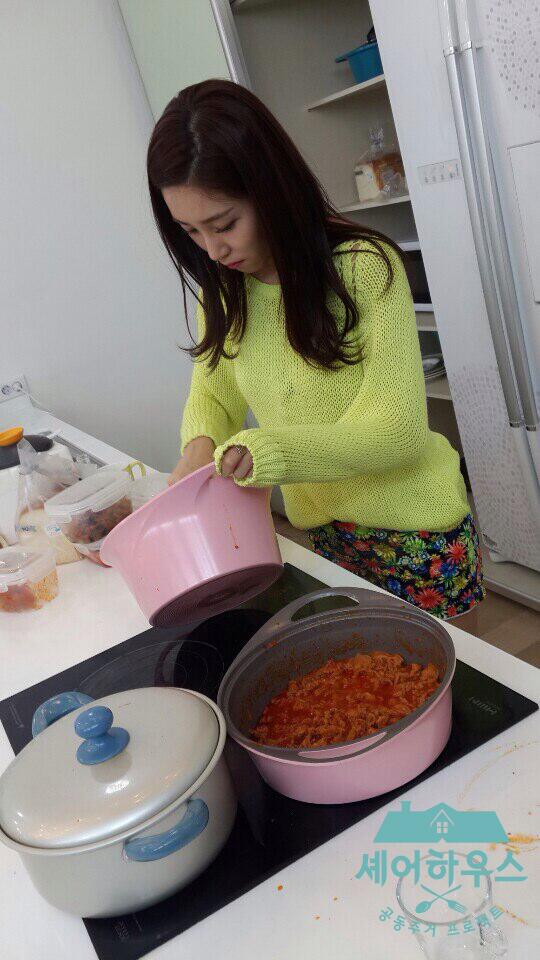 2gong's tweet photo. “@OliveTV: [이벤트] 셰어하우스 오늘밤 9시 첫방사수하고 #셰어하우스에서 #가장 #살고싶은 #순간을 찍어 #셰어하우스 해시테그해서 업로드해주세요 추첨을 통해 고급 주방가전을 쏩니다 RT는 필수^^ http://t.co/nBXxDIqZUa”