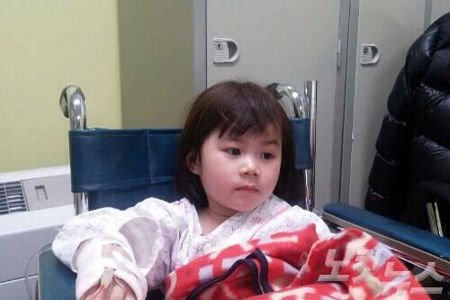 구조된 6살 여아 연고자 못찾아 애태우고 있다네요. cbs.kr/MSWqjY 권지영 어린이의 연고자를 찾아주세요.