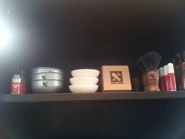 CalleAlamo's tweet image. Nieuw binnen @razwar scheerproducten. Ruikt lekker naar #man!