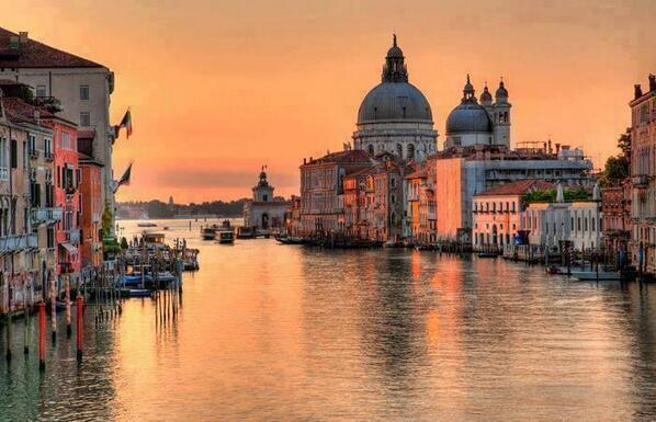 Gabriele_Corno's tweet photo. Sunrise over Canal Grande #Venice http://t.co/vOXwXzb2X8