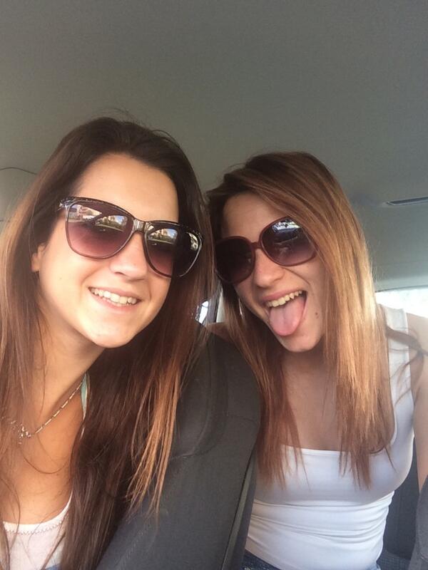lorena_lewis's tweet photo. Intensivo de playita en chilches!! Vamoooss👏👏 @Mary89mlg @ahernmer http://t.co/zGAjg0UXGT