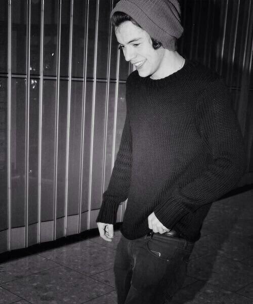 itsharrywrth's tweet photo. it makes your lips 
so kissable
and your kiss
unmissable. http://t.co/Z8GOi9xxuJ