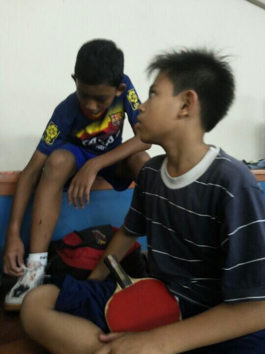 2 anak kecil ini selalu menemani kita latihan :D