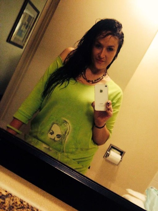 Molly is a nice lady.. Fuck the world. http://t.co/avZDTa4FbU