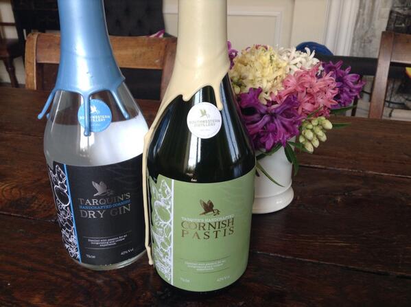 KirstieMAllsopp's tweet photo. The Beloved @sofie_allsopp has come to stay &amp; brought these from @swdistillery I love an artisan cocktail #uktalent http://t.co/UG6FfOgP8E