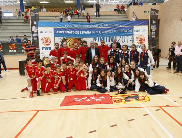 CompeticionFEB's tweet photo. Foto para el recuerdo del #Mini2014 ¡Unos campeones muy grandes! http://t.co/KnkT6CkV7G