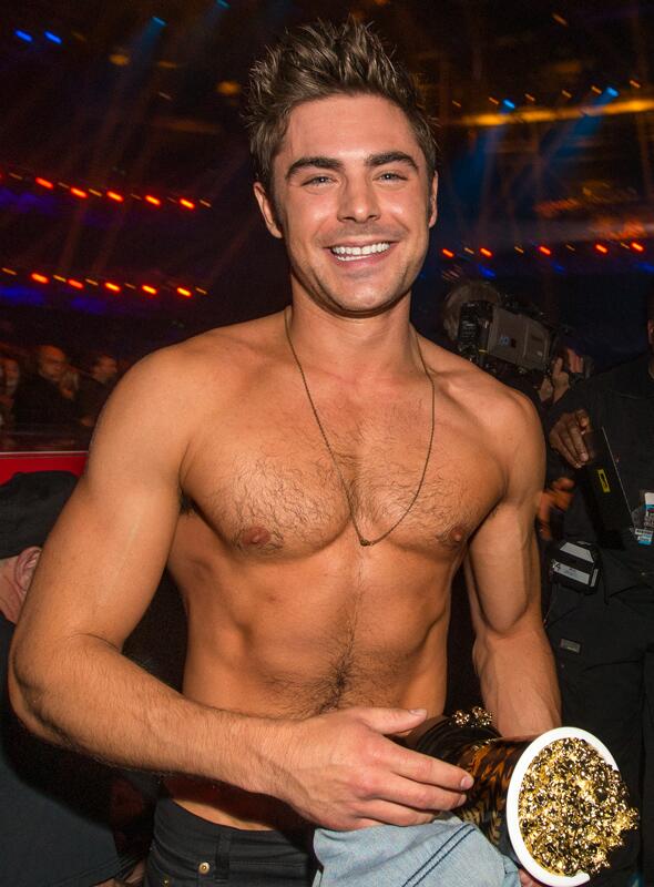 foroxtasis's tweet photo. Zac Efron, segundo a segundo, en los MTV Movie Awards: http://t.co/djdsDupMQ8 - http://t.co/RUhSmNM0zj