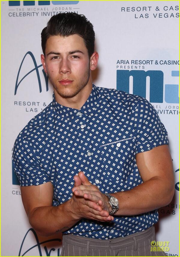 foroxtasis's tweet photo. Nick Jonas nos quita el hipo una vez más: http://t.co/05SdwBdOaY - http://t.co/49B5SkY6ld