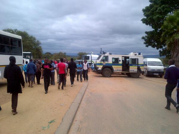 City_Press's tweet photo. MT @PolokoTau: Security tight in #Malamulele ahead of Zuma's arrival. Area was scene of violent protest last year: http://t.co/oh2wvQiw3V