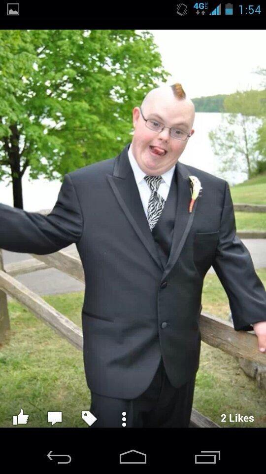 chelsey_nic0le's tweet photo. #VoteForDan #PromKing #prom2k14 ❤️👑 http://t.co/03KY9tsdln