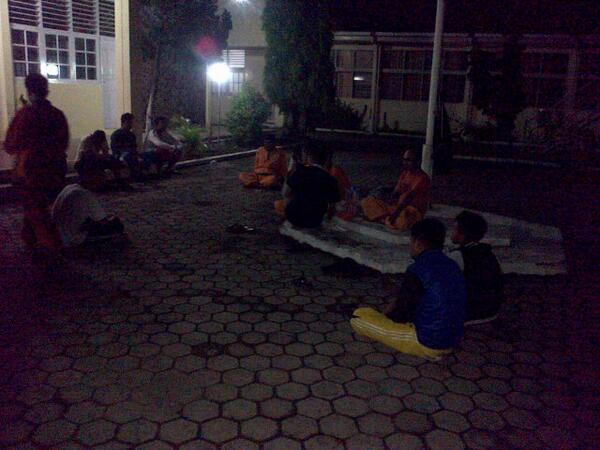 SinlambaPDG_ID's tweet photo. Latihan perguruan silat sin lam ba padang malam ini.. http://t.co/CHcXU15mCb
