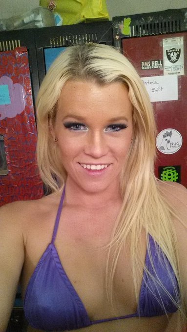 Having blue eyes is the shit....just sayin http://t.co/oMgoh2rhL5