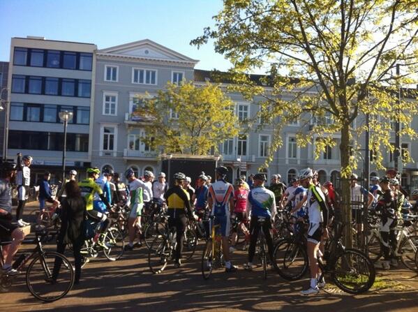 Sommige zaken komen in Arnhem wél goed van de grond. Weer 70 Gele Rijders aan de start. Rap gereden: 32,5 km/h