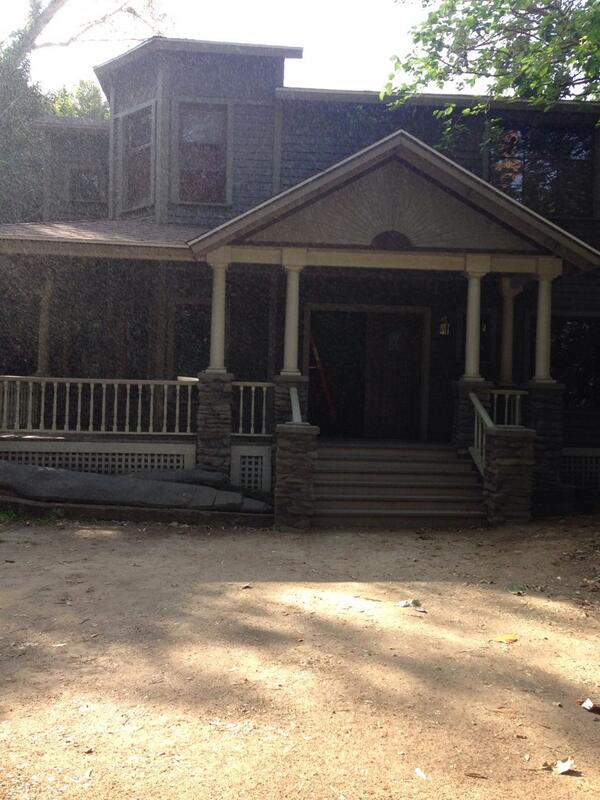 _Genevie's tweet image. Just going over to Alison's house to hang out no big deal 💁 #Bffs #PrettyLittleLairs @SashaaPieterse @ABCFpll