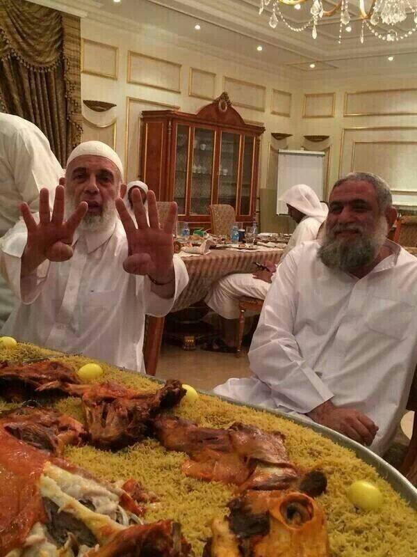 SnapshotPlus's tweet photo. هكذا كافح وجدي غنيم.. http://t.co/T9aRpbu1st