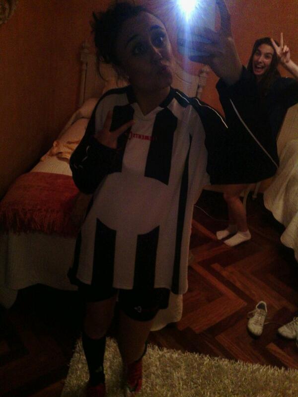 amaia_26's tweet photo. “@inesefeache: Mi look de hoy se lo debo a @vamoscebras http://t.co/sULRow9wHs” @VamosZebras