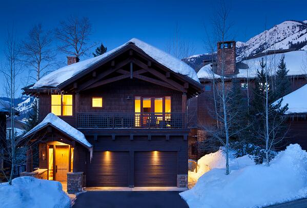 New #vacationrental in #JacksonHole! #Nestle into Granite Ridge Lodge 19 for your #spring #vacation to #TetonValley.