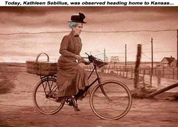 vonzion's tweet image. Katherine #Sebelius heading home to #Kansas. (Ignore the typo)