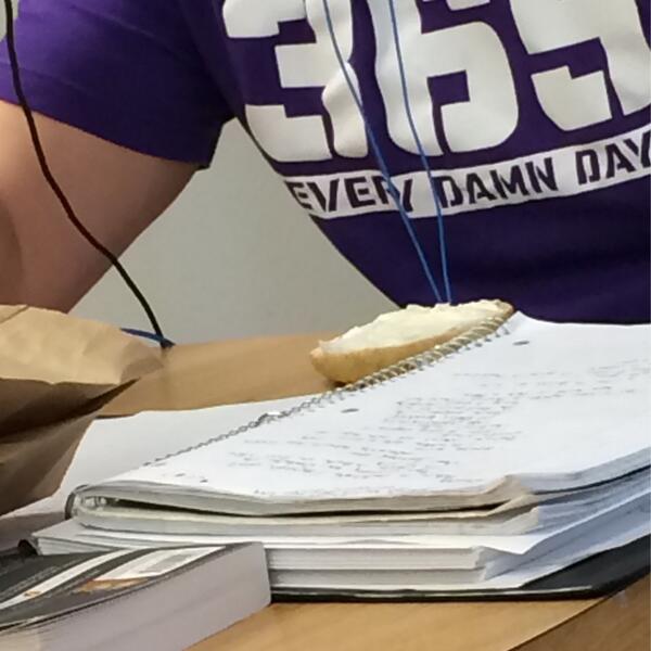 shitbobbydoes's tweet photo. Can someone teach me how to say "bagel" correctly, please? http://t.co/ctCWy5xfgV