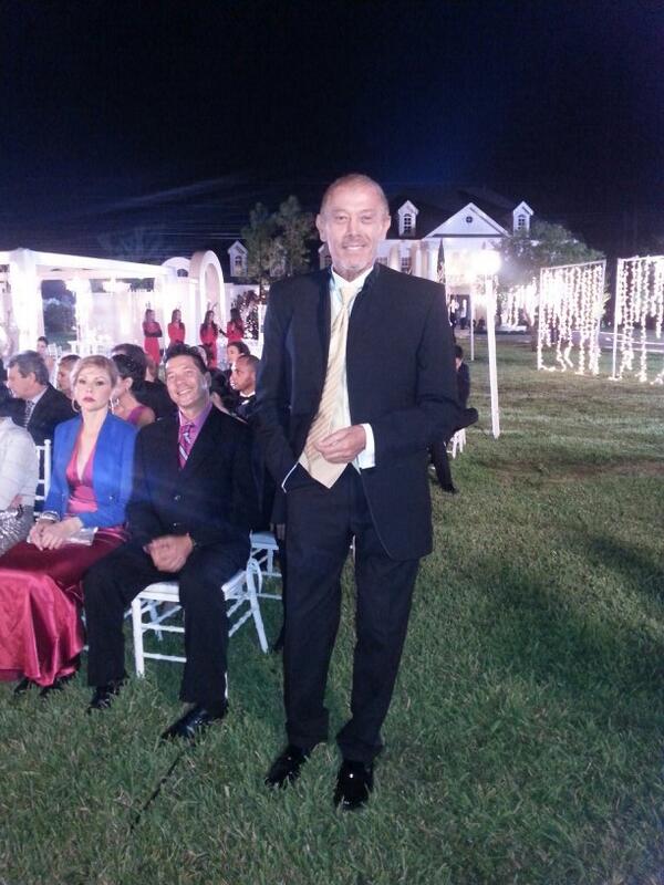 PolacoNut's tweet photo. Aunque no lo crean..soy el novio. Jajaja http://t.co/FzkR6lawsU