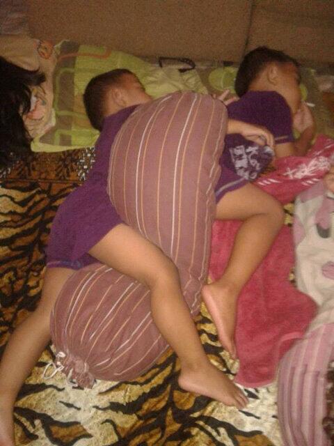 Ayradeva's tweet photo. Tdurnya boncengan http://t.co/E1qpK9fRr8