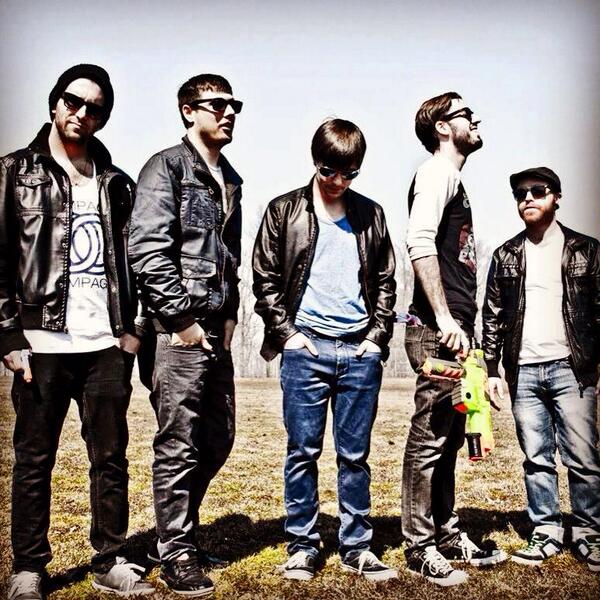 IveGotGloria's tweet image. This is us!