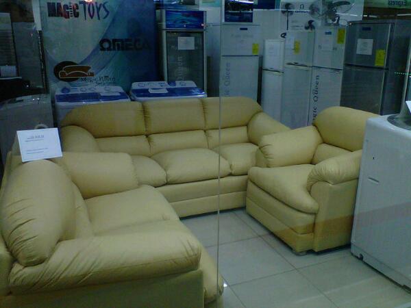 Valneum's tweet image. Muebles Napoles a $1.916,32 solo en Almacenes Bosch, ven visita nuestro local ubicado en el CC Alban Borja,