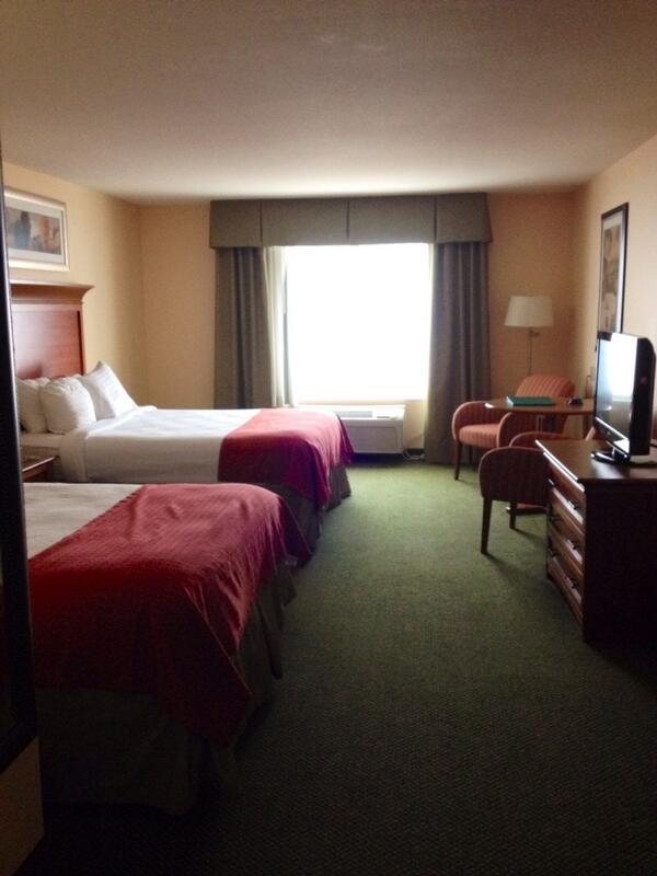 whitneydunlevy's tweet image. My mom booked me a hotel so I wouldn't have to drive all the way home #UmOkay #NotComplaining